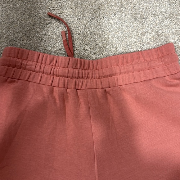 Varley Atrium High Rise Short 4.5’ Size Medium - Picture 5 of 8